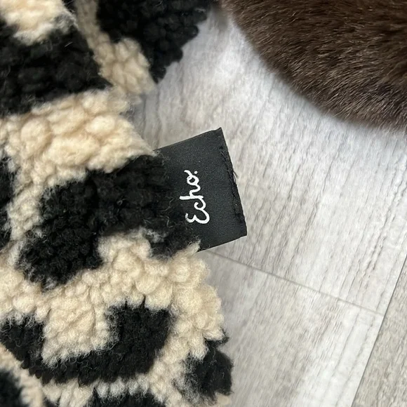 Set of 2 echo scarves you get both A594